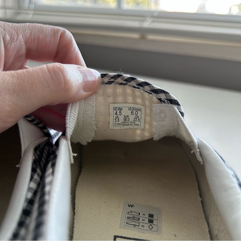 VANS Women’s Classic Slip-on Sneaker in Black & True White Gingham size 6 - Picture 3 of 7